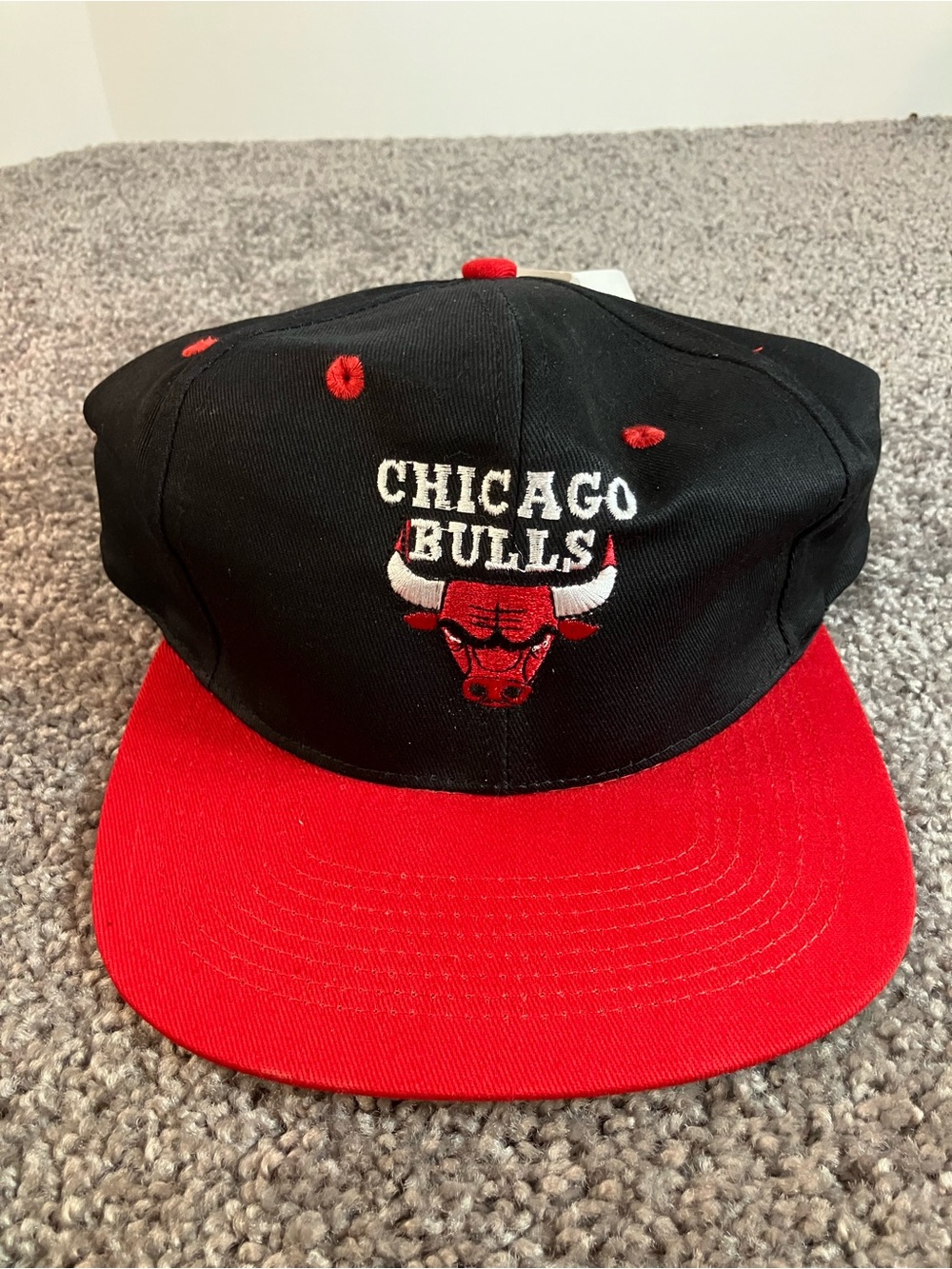 Vintage Chicago Bulls NBA Logo 7 Hat Cap Black Red SnapBack NWT!